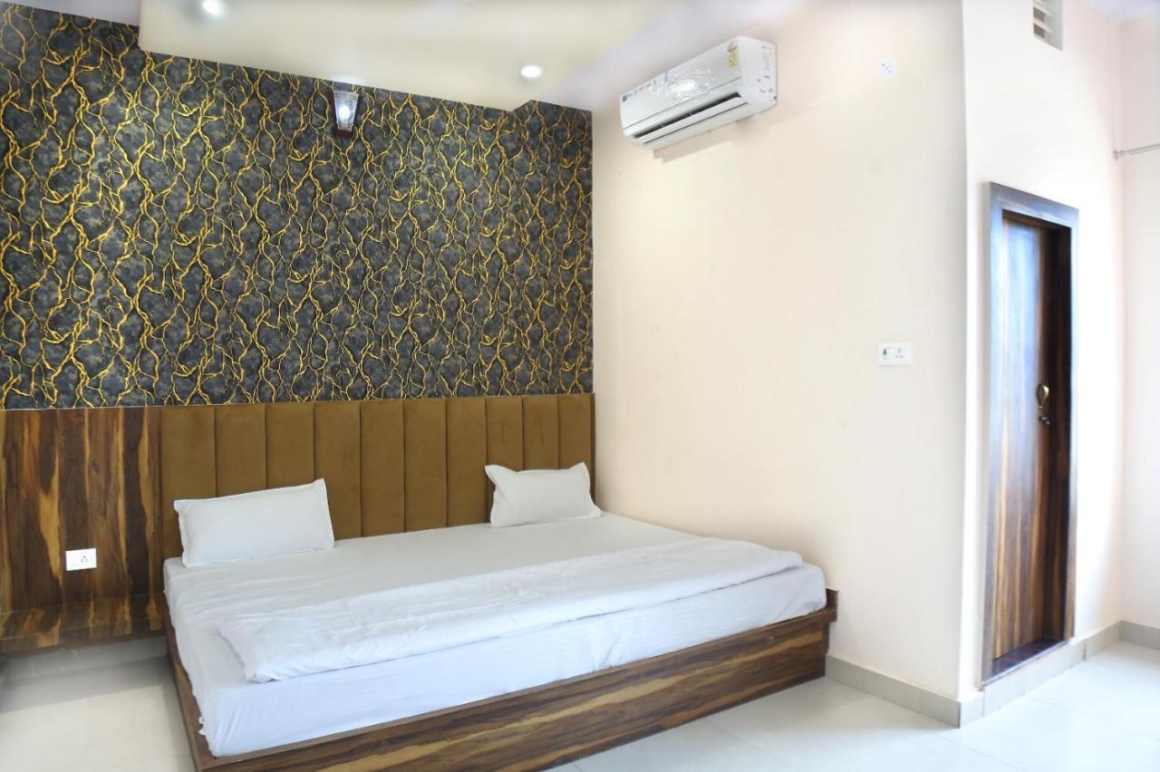 Hotel Keshavam Inn Mathura Exteriör bild